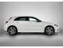 Mercedes-Benz A-klasse 250 e AMG Plug-In Hybride | Nightpakket | Sfeerverlichting | Rij-assistentiepakket | Navigatie | Inclusief 24 maanden Mercedes-Benz Certified garantie voor Europa.