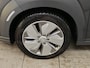 Hyundai Kona Electric 64 kWh EV 204pk Fashion | SOH 100% | Android Auto / Apple CarPlay | Camera | PDC | Navi | DAB | Keyless | 17" Velgen