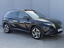 Hyundai Tucson 1.6 T-GDI PHEV Premium Sky 4WD Automaat / Panoramadak / Dealer onderhouden / 1e eigenaar / 1.350 kg trekgewicht / Lederen Bekleding / Stoelverwarming & Stoelventilatie / Elektr. Stoelen / Navigatie / Camera 360° / Adaptieve Cruise / Apple Carplay/Android Auto /