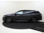 Volkswagen Passat Variant 1.5 eHybrid R-Line Edition | SoH 100% | Panoramadak | Trekhaak | Black style | Head-up display | 360 camera | Stoelverwarming voor en achter | Parkeerassistent |