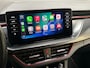 Skoda Kamiq 1.0 TSI Sportline Automaat (RS KUIPSTOELEN, VIRTUAL COCKPIT, APPLE CARPLAY, GROOT NAVI, STOELVERWARMING, ADAPTIVE CRUISE, GETINT GLAS, ZWART HEMEL, NIEUWSTAAT)