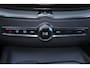 Volvo XC60 T6 Recharge AWD Plus Dark - Panorama/schuifdak - IntelliSafe Assist & Surround - 360º Camera - Harman/Kardon audio - Adaptieve LED koplampen - Verwarmde voorstoelen, stuur & achterbank - Parkeersensoren voor & achter - Elektr. bedienb. voorstoelen met geheugen - Draadloze tel. lader - Standkachel - Extra getint glas - Elektr. inklapbare trekhaak - 19' LMV