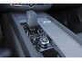 Volvo XC60 T6 Recharge AWD Plus Dark - Panorama/schuifdak - IntelliSafe Assist & Surround - 360º Camera - Harman/Kardon audio - Adaptieve LED koplampen - Verwarmde voorstoelen, stuur & achterbank - Parkeersensoren voor & achter - Elektr. bedienb. voorstoelen met geheugen - Draadloze tel. lader - Standkachel - Extra getint glas - Elektr. inklapbare trekhaak - 19' LMV