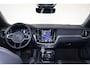 Volvo V60 T6 Recharge AWD Plus Dark - IntelliSafe Assist & Surround - 360º Camera - Harman/Kardon audio - Verwarmde voorstoelen, stuur & achterbank - Parkeersensoren voor & achter - Elektr. bedienb. voorstoelen met geheugen - Elektr. inklapbare trekhaak - 18' LMV