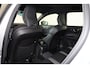 Volvo V60 T6 Recharge AWD Plus Dark - IntelliSafe Assist & Surround - 360º Camera - Harman/Kardon audio - Verwarmde voorstoelen, stuur & achterbank - Parkeersensoren voor & achter - Elektr. bedienb. voorstoelen met geheugen - Elektr. inklapbare trekhaak - 18' LMV