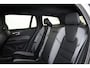 Volvo V60 T6 Recharge AWD Plus Dark - IntelliSafe Assist & Surround - 360º Camera - Harman/Kardon audio - Verwarmde voorstoelen, stuur & achterbank - Parkeersensoren voor & achter - Elektr. bedienb. voorstoelen met geheugen - Elektr. inklapbare trekhaak - 18' LMV