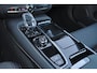 Volvo V60 T6 Recharge AWD Plus Dark - IntelliSafe Assist & Surround - 360º Camera - Harman/Kardon audio - Verwarmde voorstoelen, stuur & achterbank - Parkeersensoren voor & achter - Elektr. bedienb. voorstoelen met geheugen - Elektr. inklapbare trekhaak - 18' LMV