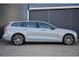Volvo V60 T6 Plug-in hybrid AWD Plus Dark | Trekhaak | 360 graden camera | Verwarmbare voorstoelen, achterbank en stuurwiel | Premium audio by Harman Kardon | Adaptieve cruise control | Keyless | Elektrische achterklep