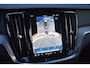 Volvo V60 T6 Plug-in hybrid AWD Plus Dark | Trekhaak | 360 graden camera | Verwarmbare voorstoelen, achterbank en stuurwiel | Premium audio by Harman Kardon | Adaptieve cruise control | Keyless | Elektrische achterklep