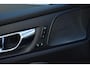 Volvo V60 T6 Plug-in hybrid AWD Plus Dark | Trekhaak | 360 graden camera | Verwarmbare voorstoelen, achterbank en stuurwiel | Premium audio by Harman Kardon | Adaptieve cruise control | Keyless | Elektrische achterklep