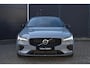 Volvo V60 T6 Plug-in hybrid AWD Plus Dark | Trekhaak | 360 graden camera | Verwarmbare voorstoelen, achterbank en stuurwiel | Premium audio by Harman Kardon | Adaptieve cruise control | Keyless | Elektrische achterklep