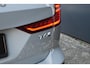 Volvo V60 T6 Plug-in hybrid AWD Plus Dark | Trekhaak | 360 graden camera | Verwarmbare voorstoelen, achterbank en stuurwiel | Premium audio by Harman Kardon | Adaptieve cruise control | Keyless | Elektrische achterklep