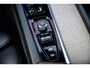 Volvo XC60 2.0 T8 Twin Engine AWD Inscription | Panorama dak | Trekhaak | Head-up display | 360° camera | Harman & Kardon | Adaptieve cruise control |
