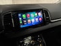 Skoda Karoq 1.0 TSI Sport Automaat (PANORAMADAK, APPLE CARPLAY, GROOT NAVI, CLIMATE, CAMERA, STOELVERWARMING, SPORTSTOELEN, GETINT GLAS, ADAPTIVE CRUISE, NIEUWE APK, NIEUWSTAAT)