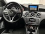 Mercedes-Benz A-klasse 180 Sport (NAVIGATIE, BLACK PACK, LEDER, GETINT GLAS, ZWART HEMEL, SPORTSTOELEN, PARKEERSENSOREN, CRUISE, NIEUWE APK, NIEUWSTAAT)
