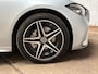 Mercedes-Benz C-klasse 300 e AMG Line 279Pk Automaat (PANORAMADAK, APPLE CARPLAY, GROOT NAVI, BURMESTER, CAMERA, SPORTSTOELEN, SFEERVERLICHTING, STOELVERWARMING, NIEUWSTAAT)