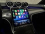 Mercedes-Benz C-klasse 300 e AMG Line 279Pk Automaat (PANORAMADAK, APPLE CARPLAY, GROOT NAVI, BURMESTER, CAMERA, SPORTSTOELEN, SFEERVERLICHTING, STOELVERWARMING, NIEUWSTAAT)
