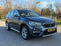 BMW X1 XDrive20i High Executive / Automaat / Airco / Navi / Head Up Display / Leder / Elektrische Voorstoel- Achterklep / Trekhaak