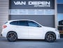 BMW X1 xDrive25e High Executive - M-Sport l Pano l HUD l Camera l Auto Carplay