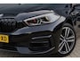 BMW 1-Serie 116i Sportline Automaat | Adaptieve Cruise Control | Live Cockpit | Sportstoelen | Half Leer | Apple Carplay / Android Auto | Parkeersensoren | Sport Line