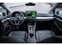Volkswagen Golf Life Edition eHybrid | 'App-Connect' draadloze smartphone integratie | Achterbank in ongelijke delen neerklapbaar incl. middenarmsteun en doorlaadmogelijkheid | Achteruitrijcamera (Rear View)