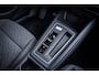 Volkswagen Golf Life Edition eHybrid | 'App-Connect' draadloze smartphone integratie | Achterbank in ongelijke delen neerklapbaar incl. middenarmsteun en doorlaadmogelijkheid | Achteruitrijcamera (Rear View)