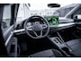 Volkswagen Golf Life Edition eHybrid | 'App-Connect' draadloze smartphone integratie | Achterbank in ongelijke delen neerklapbaar incl. middenarmsteun en doorlaadmogelijkheid | Achteruitrijcamera (Rear View)