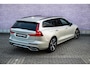 Volvo V60 2.0 T8 Recharge AWD R-Design | Plug-in Hybrid (PHEV) | Panoramadak | Harman Kardon Audio | Achteruitrijcamera | Parkeersensoren | Keyless Entry | Elektrische Achterklep | Navigatie | Apple Carplay | Android Auto