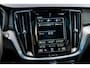 Volvo V60 2.0 T8 Recharge AWD R-Design | Plug-in Hybrid (PHEV) | Panoramadak | Harman Kardon Audio | Achteruitrijcamera | Parkeersensoren | Keyless Entry | Elektrische Achterklep | Navigatie | Apple Carplay | Android Auto