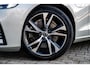 Volvo V60 2.0 T8 Recharge AWD R-Design | Plug-in Hybrid (PHEV) | Panoramadak | Harman Kardon Audio | Achteruitrijcamera | Parkeersensoren | Keyless Entry | Elektrische Achterklep | Navigatie | Apple Carplay | Android Auto