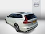 Volvo V60 2.0 T8 Recharge AWD R-Design | Plug-in Hybrid (PHEV) | Panoramadak | Harman Kardon Audio | Achteruitrijcamera | Parkeersensoren | Keyless Entry | Elektrische Achterklep | Navigatie | Apple Carplay | Android Auto