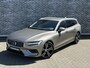 Volvo V60 2.0 T8 Recharge AWD Business Pro | Plug-in Hybrid (PHEV) | Trekhaak | Harman Kardon Audio | Achteruitrijcamera | Lichtmetalen Velgen 19 inch | Navigatie | Apple Carplay | BLIS | Cruise Control Adaptief