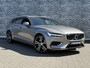 Volvo V60 2.0 T8 Recharge AWD Business Pro | Plug-in Hybrid (PHEV) | Trekhaak | Harman Kardon Audio | Achteruitrijcamera | Lichtmetalen Velgen 19 inch | Navigatie | Apple Carplay | BLIS | Cruise Control Adaptief