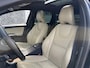 Volvo XC60 2.0 D4 FWD Summum | 5 cilinder | Panoramadak | Trekhaak | Bi-Xenon | Lichtmetalen Velgen 20 inch | BLIS | Cruise Control Adaptief | Achteruitrijcamera | Parkeersensoren | Navigatie | Lederen Bekleding | Elektrisch Verstelbare Voorstoelen