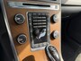 Volvo XC60 2.0 D4 FWD Summum | 5 cilinder | Panoramadak | Trekhaak | Bi-Xenon | Lichtmetalen Velgen 20 inch | BLIS | Cruise Control Adaptief | Achteruitrijcamera | Parkeersensoren | Navigatie | Lederen Bekleding | Elektrisch Verstelbare Voorstoelen