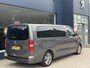 Peugeot e-Traveller 75 kWh Business Allure VIP Long | 100 % Elektrisch | Automaat | Lengte 3 | Vol Opties ! | Lederen Bekleding | Panoramadak | 8-Zitplaatsen | Stoelverwarming | 2x Elektrische Zijschuifdeur | Achterklep | Climate Control | Navigatie | Lichtmetalen Velgen | Slechts 27.400 Km ! |