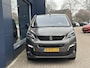 Peugeot e-Traveller 75 kWh Business Allure VIP Long | 100 % Elektrisch | Automaat | Lengte 3 | Vol Opties ! | Lederen Bekleding | Panoramadak | 8-Zitplaatsen | Stoelverwarming | 2x Elektrische Zijschuifdeur | Achterklep | Climate Control | Navigatie | Lichtmetalen Velgen | Slechts 27.400 Km ! |