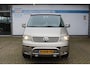 Volkswagen Transporter TDI 2.5 | 5 Cilinder | Zeer nette Camper! | Hefdak | Cruise controle | Airco | Trekhaak | Achteruitrijcamera | Apple CarPlay/Android Auto | DAB+ | 4 Persoons | 2 Slaapplekken | Lederen bekleding | Keuken | 20 Inch LMV |
