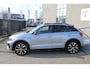 Volkswagen T-Roc 1.5 TSI R-Line Panoramadak/ IQ.Light/Stoelverwarming/Achteruitrijcamera/Apple carplay/Adaptieve cruise control/Lane assist/Elektrische achterklep/Keyless entry/Verkeersbord herkenning/Draadloze telefoonlader