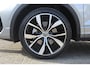 Volkswagen T-Roc 1.5 TSI R-Line Panoramadak/ IQ.Light/Stoelverwarming/Achteruitrijcamera/Apple carplay/Adaptieve cruise control/Lane assist/Elektrische achterklep/Keyless entry/Verkeersbord herkenning/Draadloze telefoonlader
