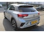 Volkswagen T-Roc 1.5 TSI R-Line Panoramadak/ IQ.Light/Stoelverwarming/Achteruitrijcamera/Apple carplay/Adaptieve cruise control/Lane assist/Elektrische achterklep/Keyless entry/Verkeersbord herkenning/Draadloze telefoonlader