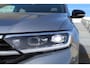 Volkswagen T-Roc 1.5 TSI R-Line Panoramadak/ IQ.Light/Stoelverwarming/Achteruitrijcamera/Apple carplay/Adaptieve cruise control/Lane assist/Elektrische achterklep/Keyless entry/Verkeersbord herkenning/Draadloze telefoonlader