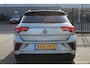 Volkswagen T-Roc 1.5 TSI R-Line Panoramadak/ IQ.Light/Stoelverwarming/Achteruitrijcamera/Apple carplay/Adaptieve cruise control/Lane assist/Elektrische achterklep/Keyless entry/Verkeersbord herkenning/Draadloze telefoonlader