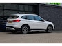 BMW X1 sDrive20i Executive Edition | NAP! | DEALER.OND | PANO | HUD | TREKHAAK | STOELVERWARMING |