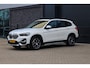 BMW X1 sDrive20i Executive Edition | NAP! | DEALER.OND | PANO | HUD | TREKHAAK | STOELVERWARMING |