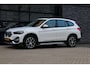 BMW X1 sDrive20i Executive Edition | NAP! | DEALER.OND | PANO | HUD | TREKHAAK | STOELVERWARMING |