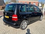 Volkswagen Touran 2.0-16V FSI Highline | airco | cruise | trekhaak