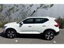 Volvo XC40 Plug-in Hybrid T5 Inscription Expression | Panoramadak | Stoel- en stuurverwarming | Achteruitrijcamera | Parkeersensoren voor + achter | Climate control | Cruise control | LED koplampen | Navigatie | Apple Carplay / Android Auto |