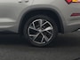 Skoda Kodiaq 1.5 TSI Sportline Business 150pk DSG | Trekhaak Af Fabriek | Adaptive Cruise | Camera | Alcantara Sportstoelen Memory & Verwarmd | Keyless | Sfeerverlichting | Apple Carplay | Virtual | Navigatie | DAB |