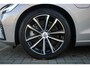 Volvo V60 T6 Plug-in hybrid AWD Plus Dark | Semi-Elektrische Trekhaak | Verwarmbare voorstoelen en achterbank | Premium audio by Harman Kardon | Adaptive Cruise & Pilot Assist | Verwarmbare voorruit en stuurwiel | 360 graden Camera |